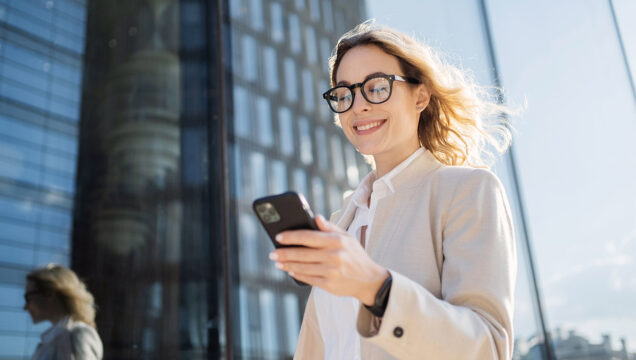 Business mobile network comparison EE O2 Vodafone UK